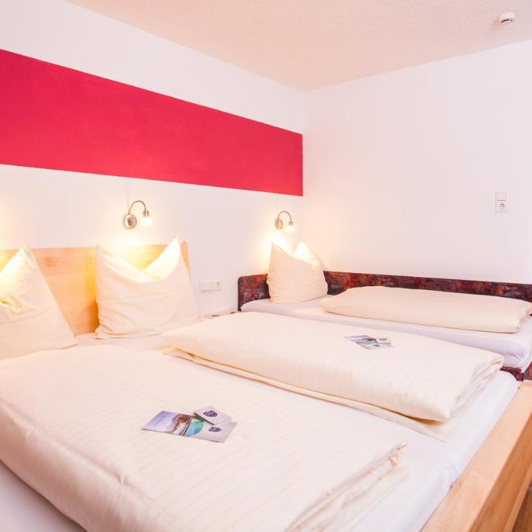 Simone's Platzerl - inklusive täglichem freien Eintritt Tauern Spa - nur 5 Gehminuten, Sommerkarte, privatem Garten mit Schwimmteich, Grill und Saunabereich - Deluxe Doppelzimmer mit Balkon - 10