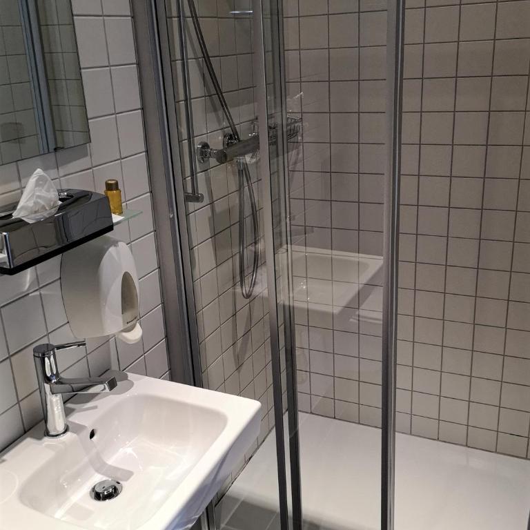 Hôtel du Raisin - Großes Zweibettzimmer - 8
