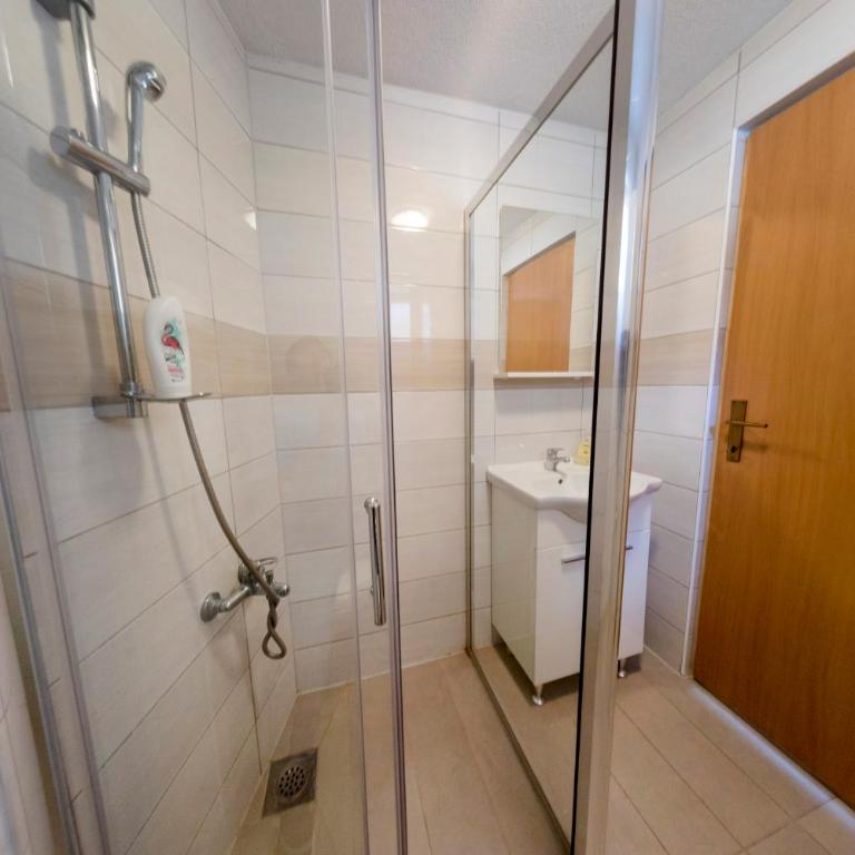 Apartment Resaa - Two-Bedroom Apartment - 11
