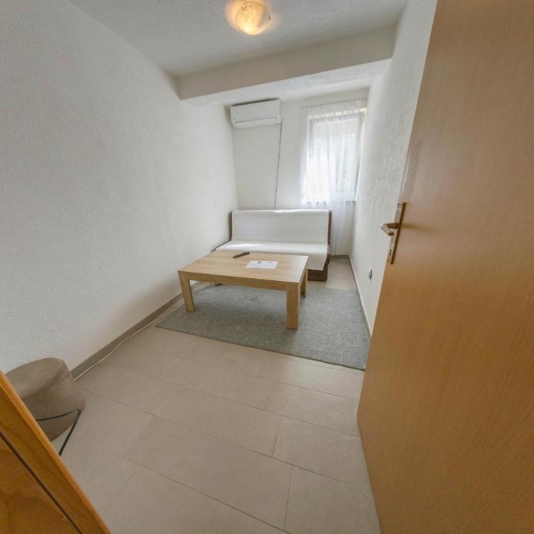 Apartment Resaa - Two-Bedroom Apartment - 9