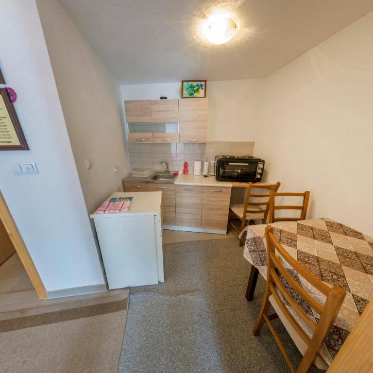 Apartment Resaa - Two-Bedroom Apartment - 14