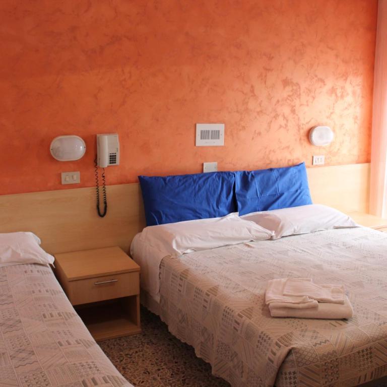 Hotel Loretta - Camera Tripla - 1