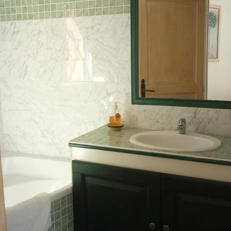 Le Mas de FRAYERE - Chambre Double - Vue sur Piscine - 6