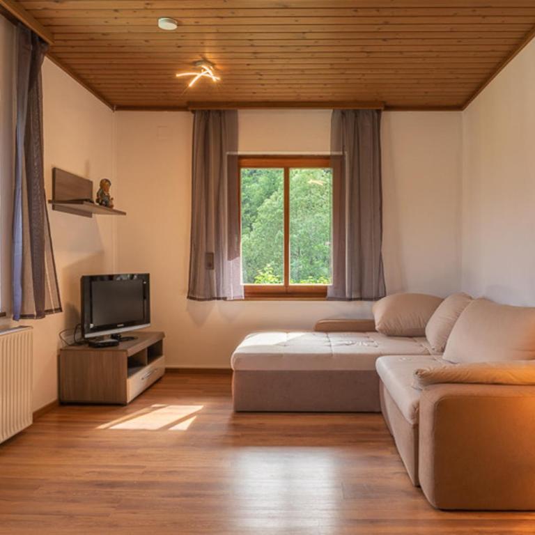 Haus Sieben - Singer Lydia - Apartment mit Poolblick - 14