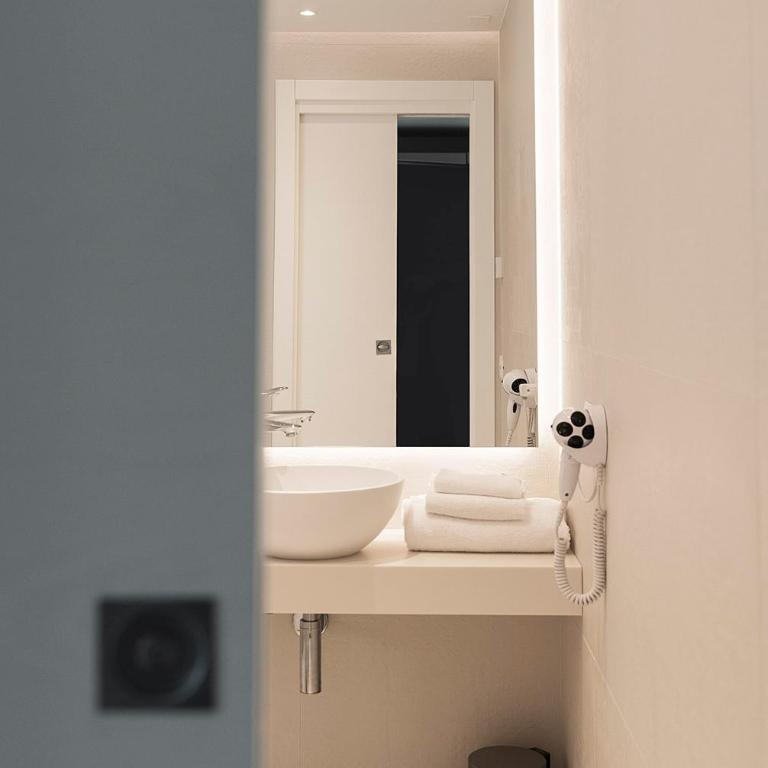 Viola Relais - Camera Superior Matrimoniale/Doppia con Letti Singoli con Doccia Sensoriale - 7