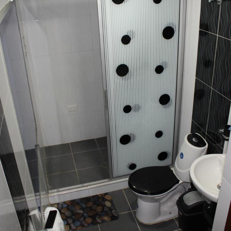 Hostal Apartamentos Delgado - Habitación Doble con baño privado - 12