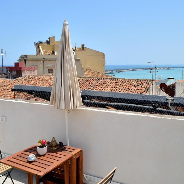 Panoramic Suite***** in the heArt of Catania - Deluxe Suite with Sea View - 27
