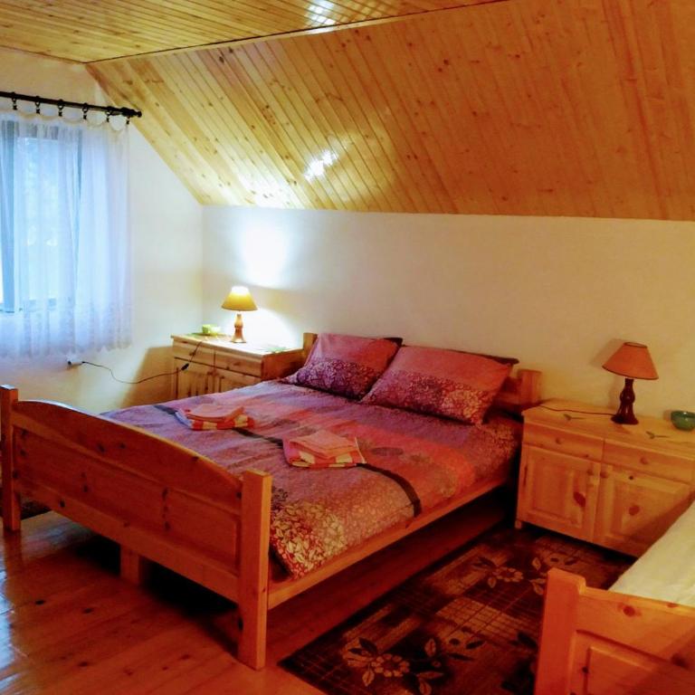 Apartments And Rooms Gold - Trokrevetna Soba sa Zajedničkim Kupatilom - 2