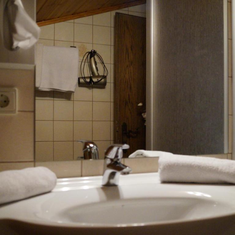Pension Mozart - Vierbettzimmer mit Balkon - 3