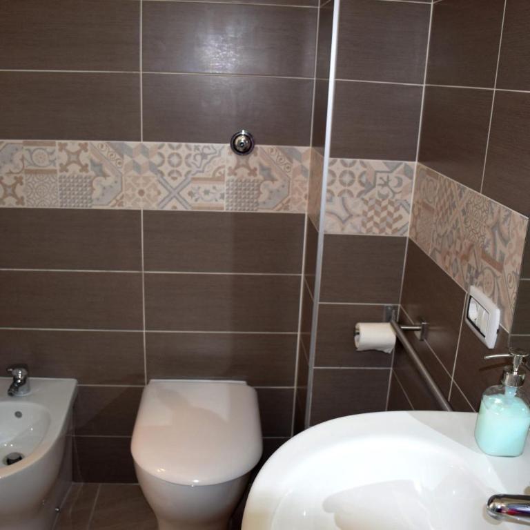 Vic' Street B&B - Camera Matrimoniale/Doppia con Letti Singoli con Bagno Privato - 9