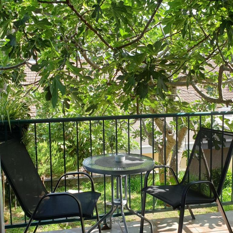LAV Apartments - Studio with Garden View - 13