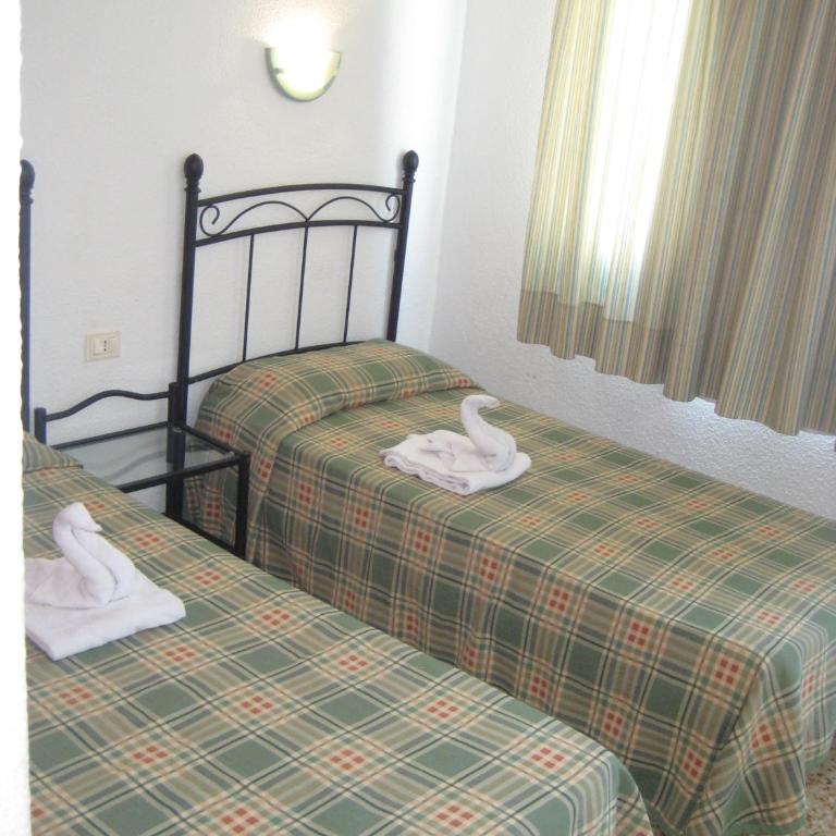 Bungalows Boston - Two-Bedroom Apartment - 14