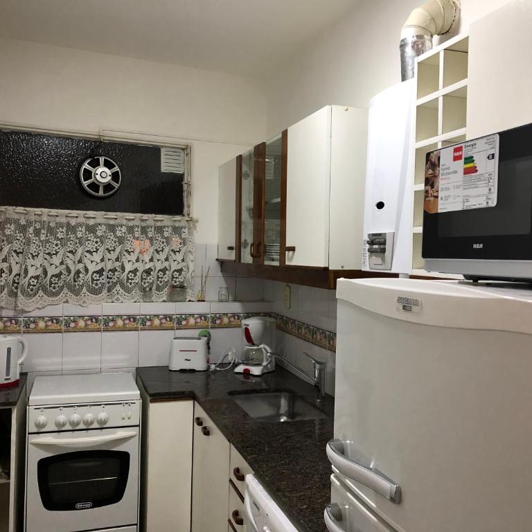 Av. Cabildo 3093, 6 personas 1 cuadra subte D - Apartamento de 2 dormitorios - 12