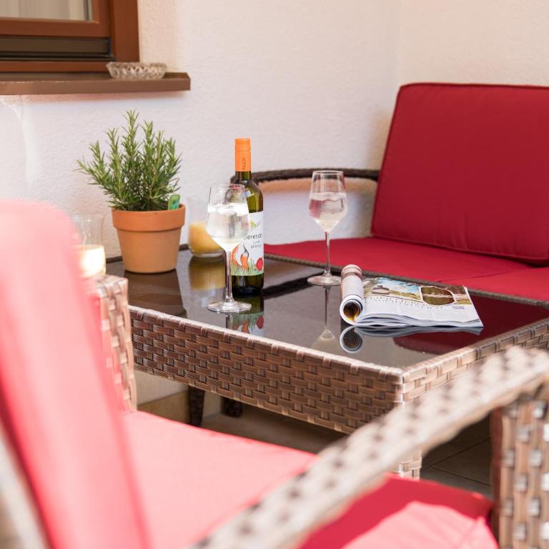 Haus Berta - Apartment with Terrace - 7