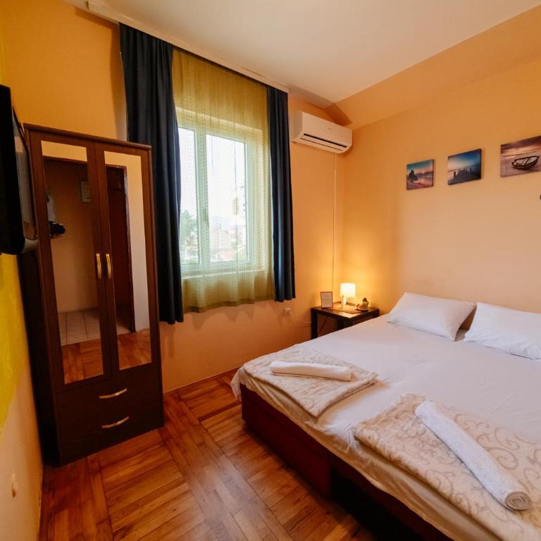 Explorer Podgorica - Standard Double or Twin Room with Garden View - 5