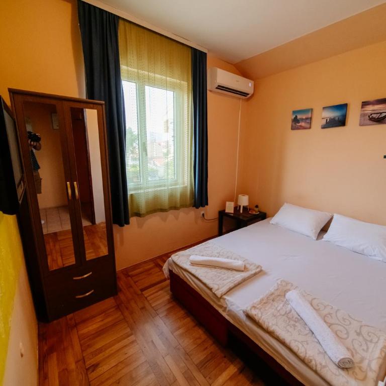 Explorer Podgorica - Standard Double or Twin Room with Garden View - 3