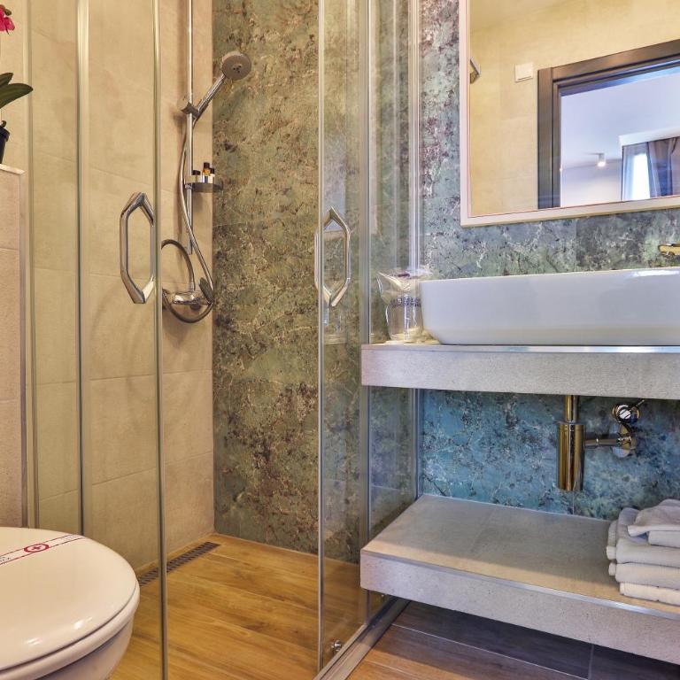 Hotel M - Deluxe Double Room small room - 8