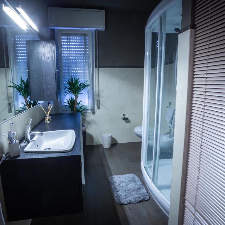 Cinematic Modern Flat, 100 mt da Ospedale - Appartamento con Sauna - 9