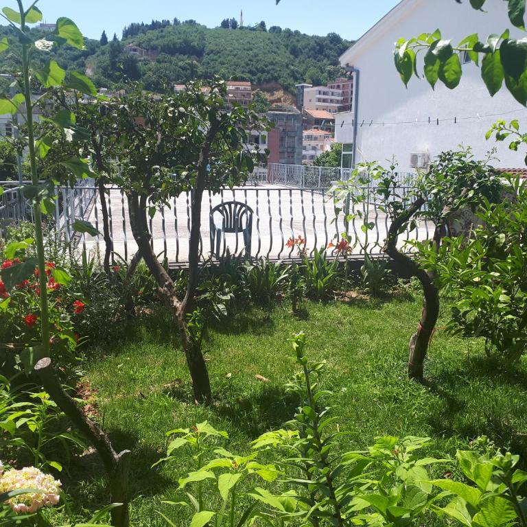 Guesthouse DONA - Double Room with Balcony - 1