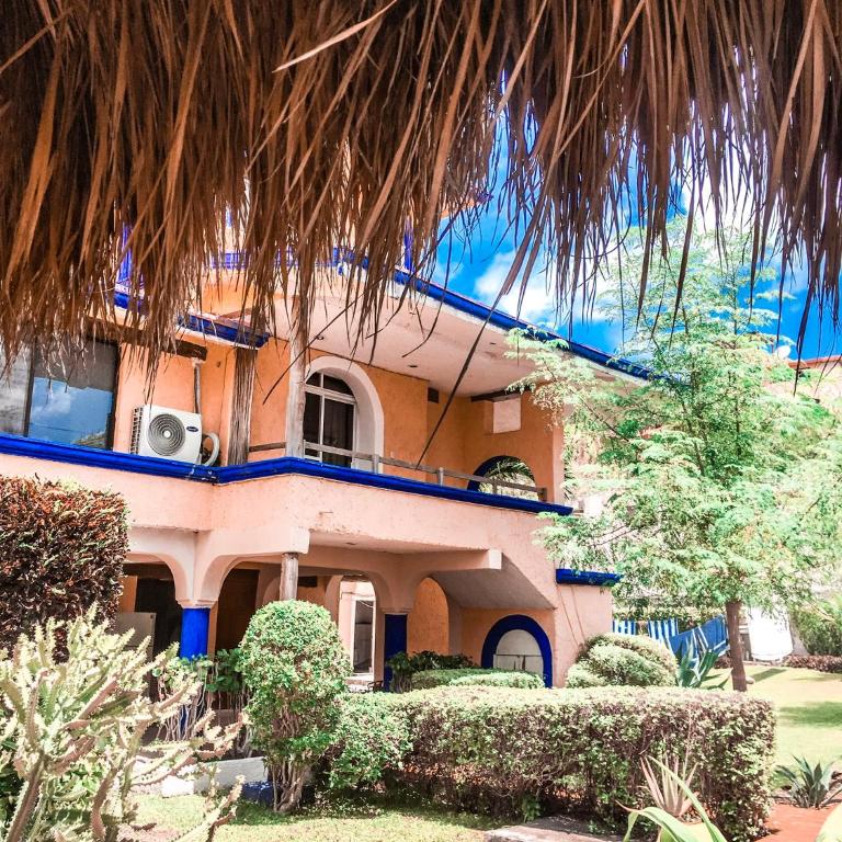 Casa Bonita and villas - Six-Bedroom House - 13