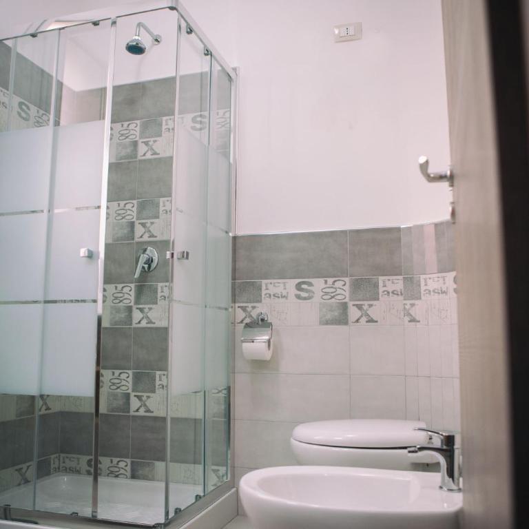 La Trinacria - Camera Familiare con Bagno Privato - 7