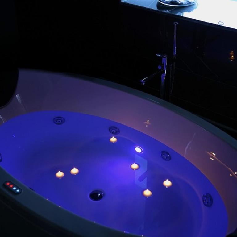 Etna Suite Group - King Suite with Spa Bath - 5