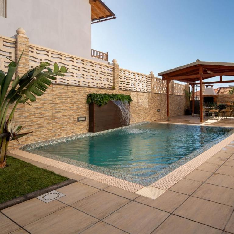 Villa, Private heated pool and jacuzzi . - Villa Deluxe - 2