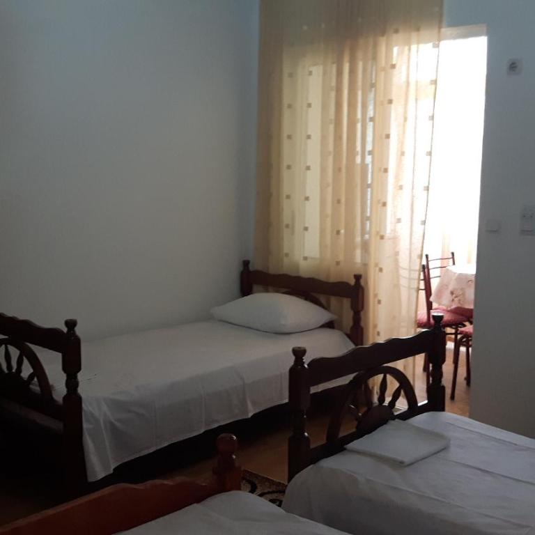 Guesthouse Sinani - Studio with Balcony - 2
