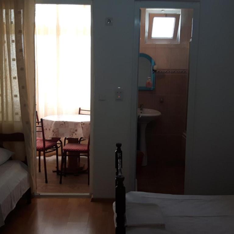 Guesthouse Sinani - Studio with Balcony - 1