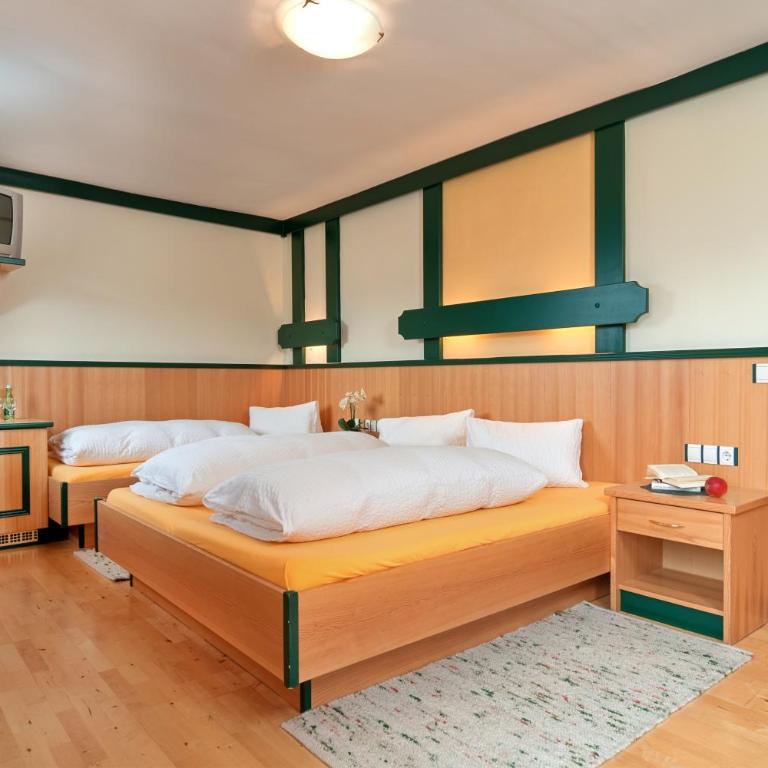 Biogasthaus Wanker - Dreibettzimmer mit Balkon - 1