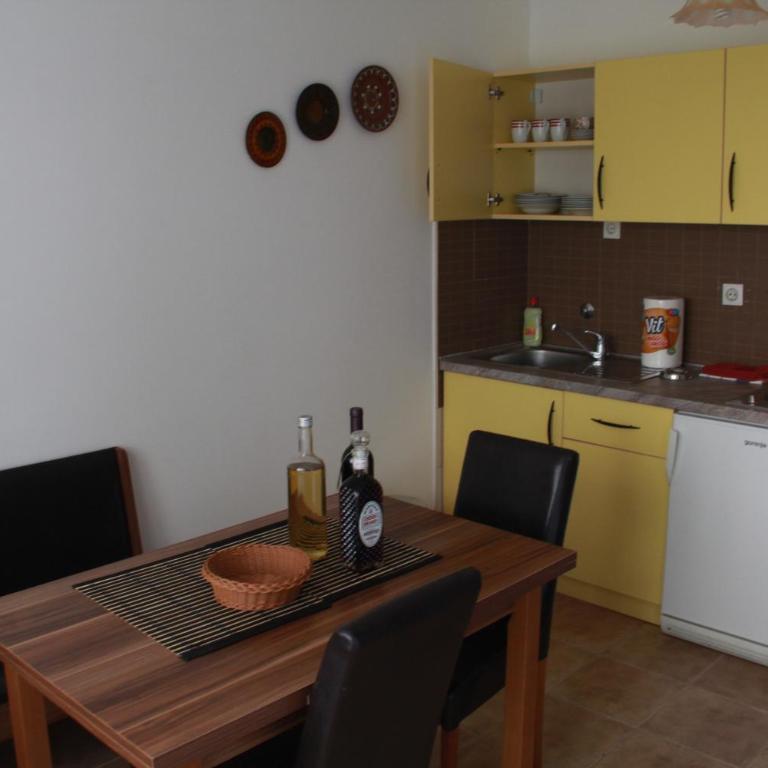 Mitko Apartments - One-Bedroom Apartment - 12