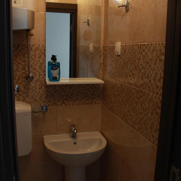 Mitko Apartments - One-Bedroom Apartment - 11