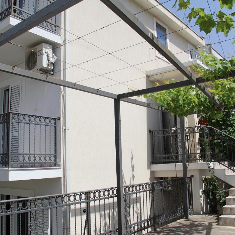 Mitko Apartments - One-Bedroom Apartment - 8