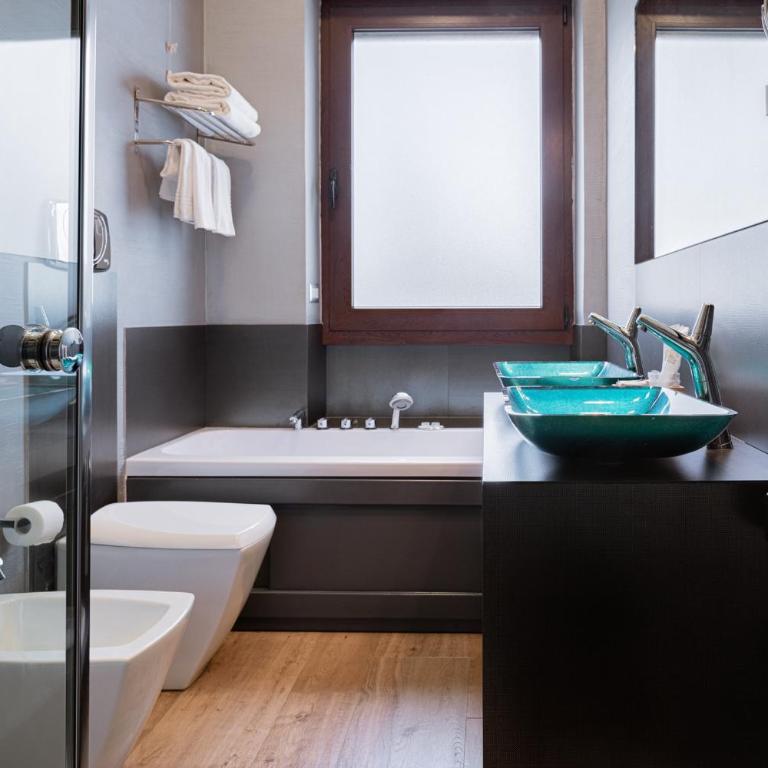 231 Suite Via Roma - Suite Deluxe con Vasca Idromassaggio - 10