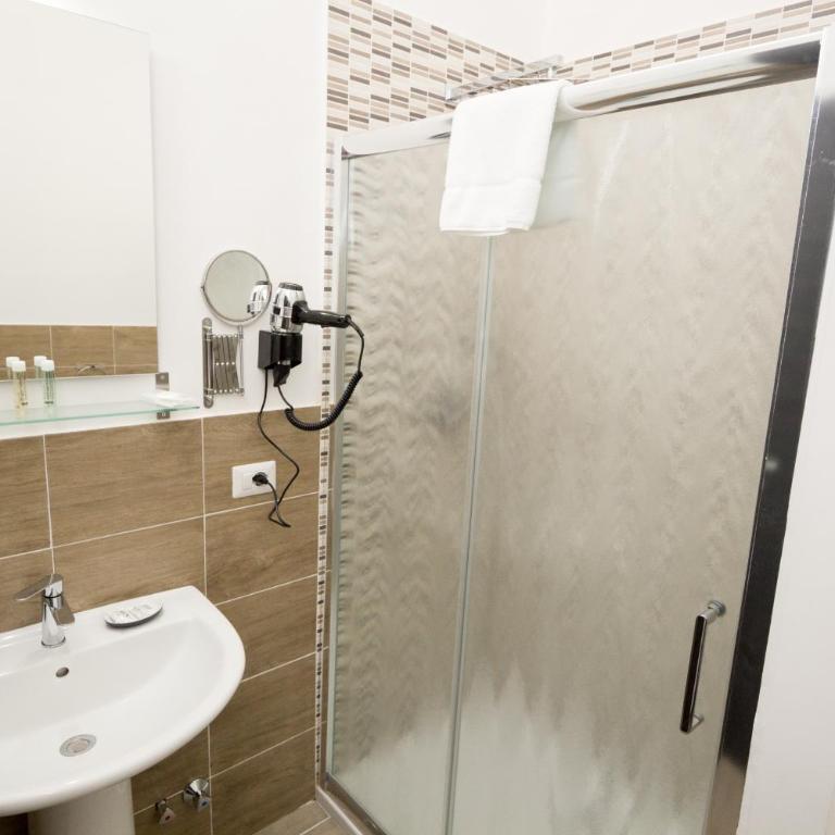 Etna Suite Group - Deluxe Triple Room - 1