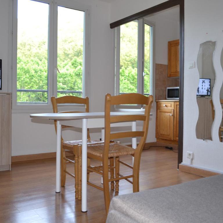 Studio à 100 mètres des thermes vue sur montagne. - Studio - 2