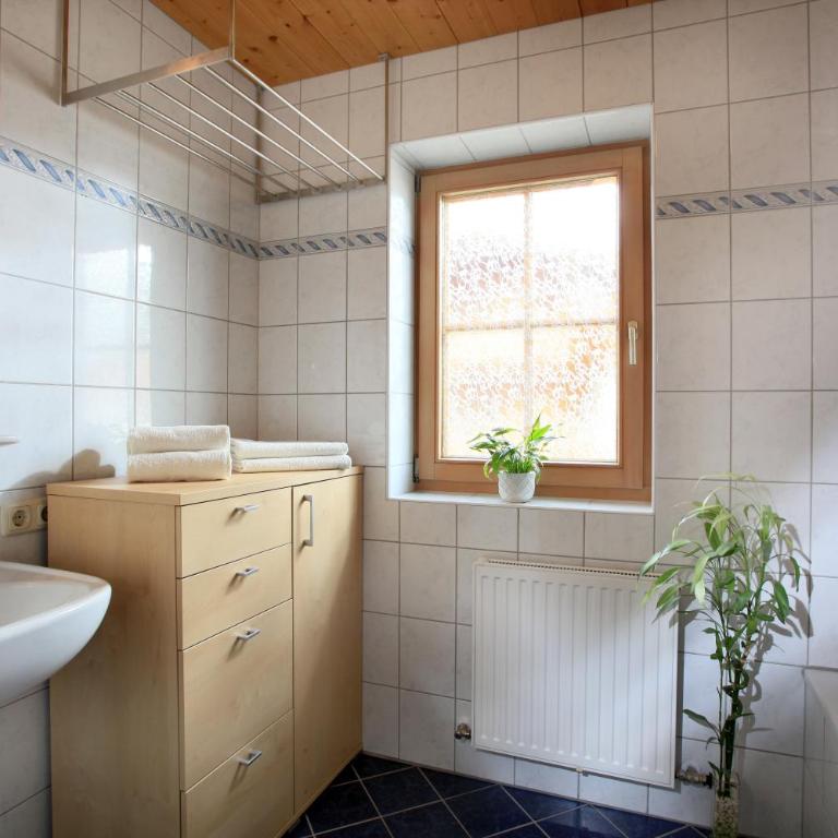 Landhaus Aschaber - Comfort Apartment mit zwei Schlafzimmern und Balkon - 9