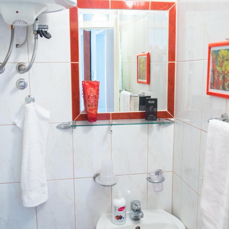 Yellow Lily Mostar Apartman - Studio with Balcony - 34