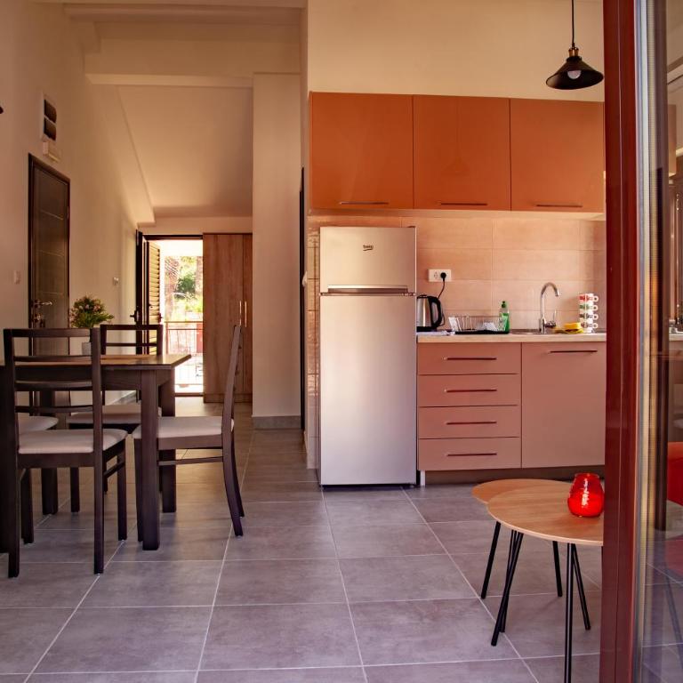 Rooms & Apartments Vukasović - Suite with Balcony - 2