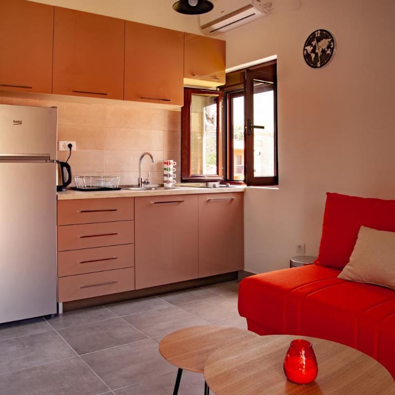 Rooms & Apartments Vukasović - Suite with Balcony - 3