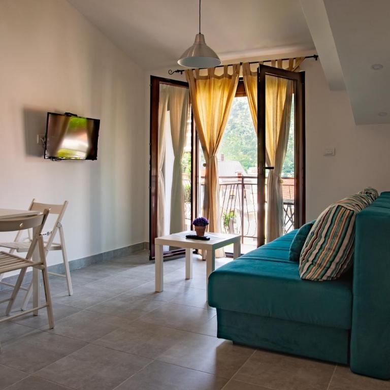Rooms & Apartments Vukasović - Suite with Sea View - 3
