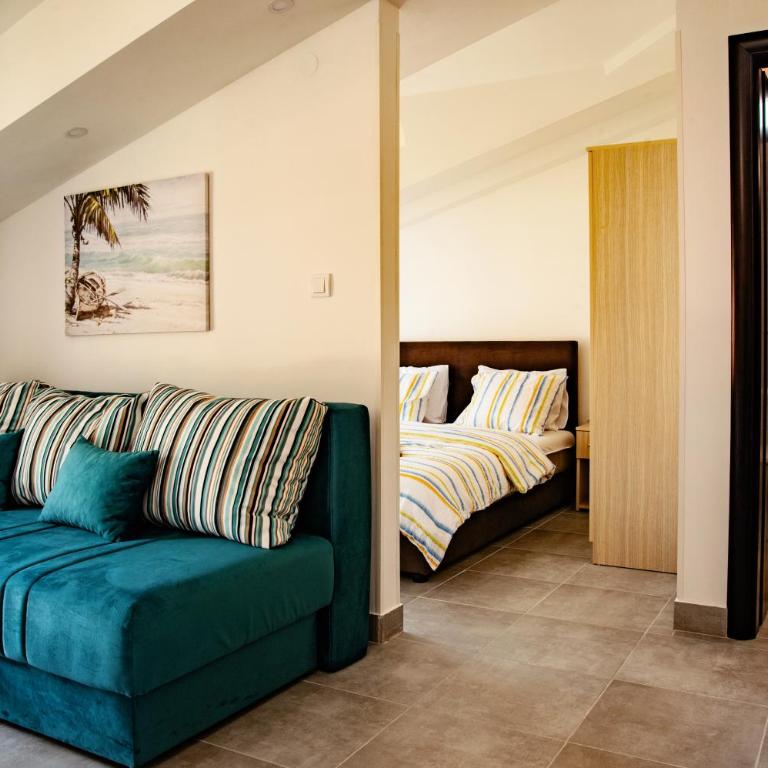 Rooms & Apartments Vukasović - Suite with Sea View - 1