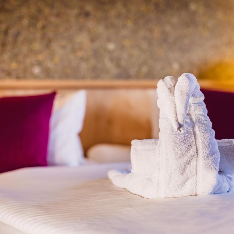 Panorama Hotel Guggenbichl - inkl Sommerkarte, einmaliger Eintritt ins Tauern Spa & bester Ausblick über Kaprun - Doppelzimmer mit Balkon mit kostenlosem Eintritt ins Tauern Spa - 7