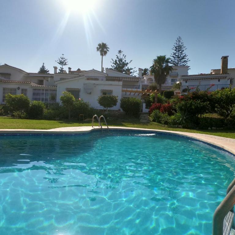 Apartment, 2 bedrooms, on the beach, with pool, sea views and garden - Two-Bedroom Apartment - 5