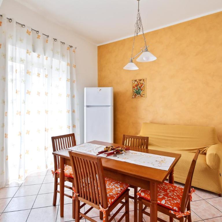 GuestHost - Central Flat with Balconies and Bicycle! - Two-Bedroom Apartment - 13