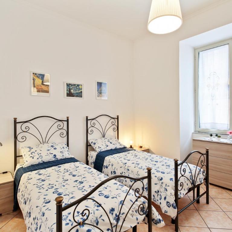GuestHost - Central Flat with Balconies and Bicycle! - Two-Bedroom Apartment - 4