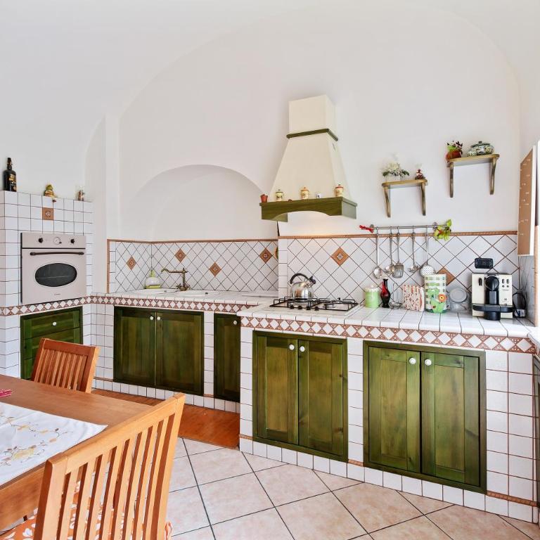 GuestHost - Central Flat with Balconies and Bicycle! - Two-Bedroom Apartment - 8