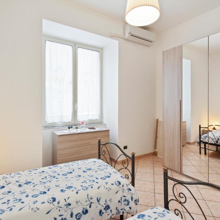 GuestHost - Central Flat with Balconies and Bicycle! - Two-Bedroom Apartment - 15