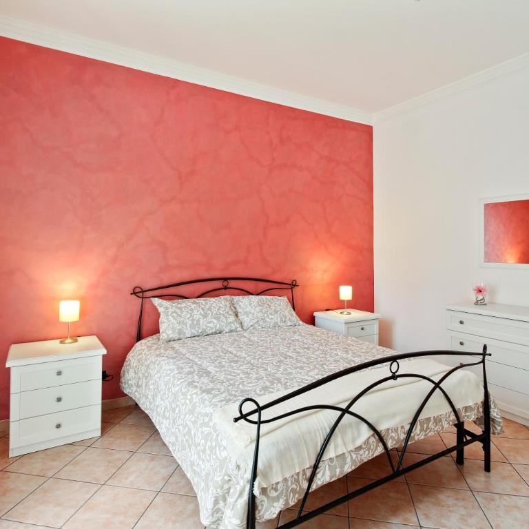 GuestHost - Central Flat with Balconies and Bicycle! - Two-Bedroom Apartment - 3