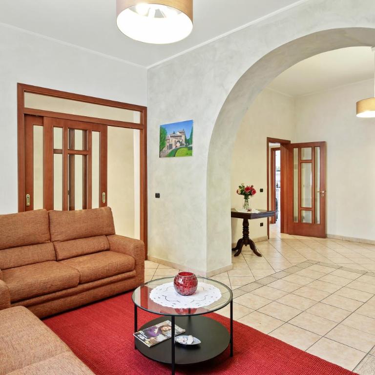GuestHost - Central Flat with Balconies and Bicycle! - Two-Bedroom Apartment - 11